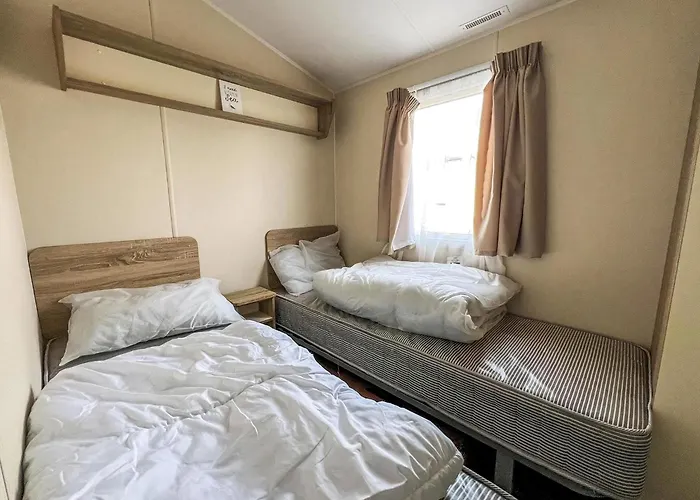 Modern 6 Berth Caravan With Wifi At St Osyth Beach In Essex Ref 28051Fv