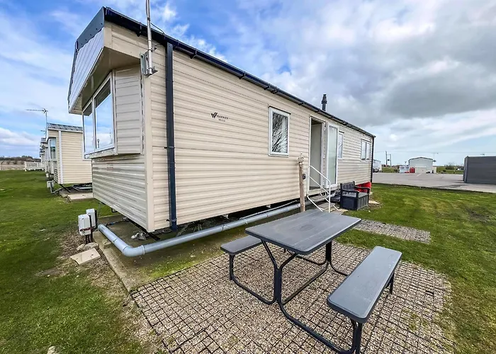 Modern 6 Berth Caravan With Wifi At St Osyth Beach In Essex Ref 28051Fv