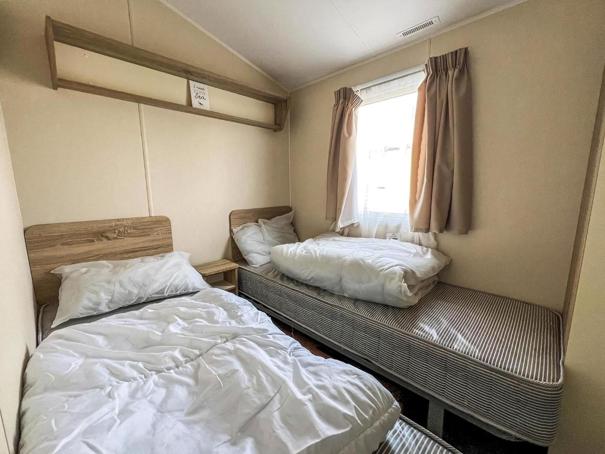 Modern 6 Berth Caravan With Wifi At St Osyth In Essex Ref 28051fv Campsite Clacton-on-Sea