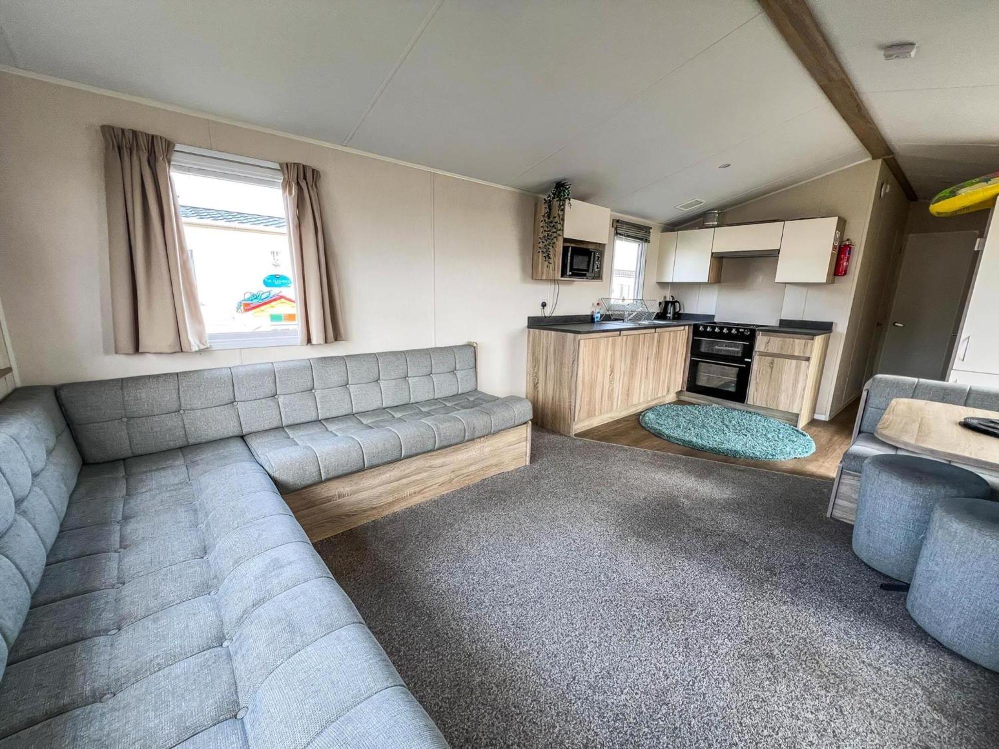 Modern 6 Berth Caravan With Wifi At St Osyth In Essex Ref 28051fv * Clacton-on-Sea